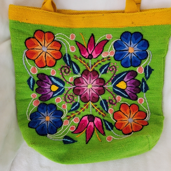 Embroidered wool bag - Picture 2 of 13